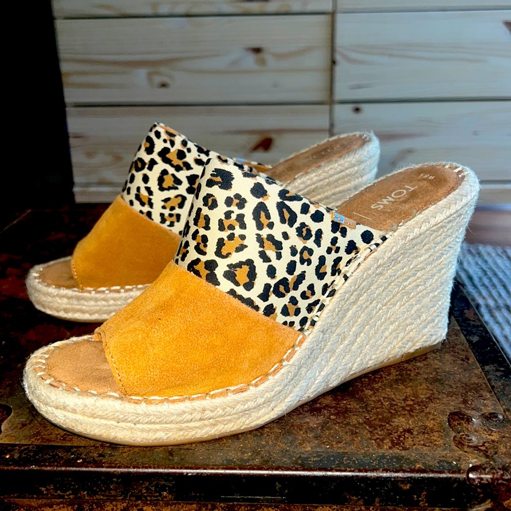 TOMS Women Monica Mule Birch Carmel Brown Leopard Print Wedge Sandals Size 8.5
